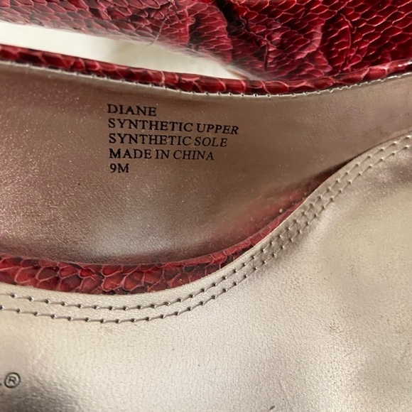 White House black market, Diane red heels size 9 - Picture 5 of 13
